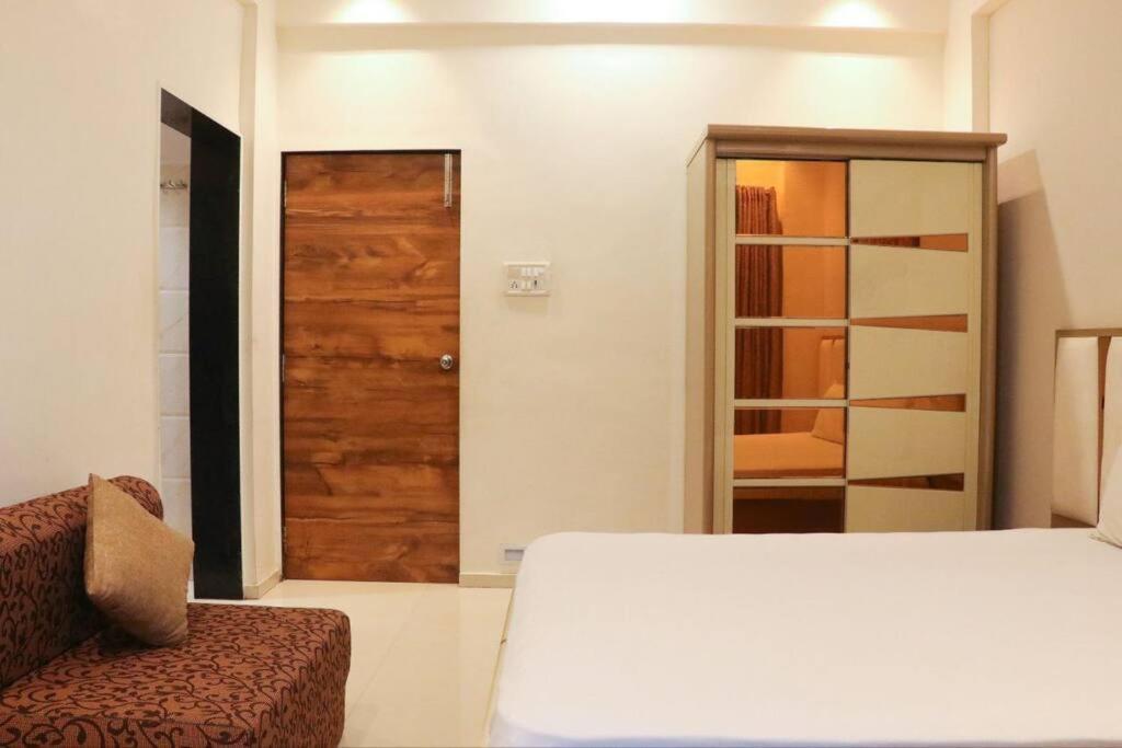 Stayhaven Aqua With Pvt Theatre & Pool Mumbai  Buitenkant foto